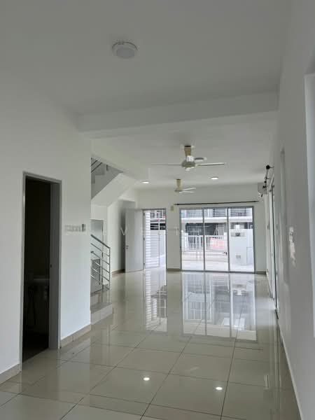 3-storey Terraced House for Sale in Seri Kembangan (Selangor) - Steve Tham - Living Room - PropertyGuru.com.my