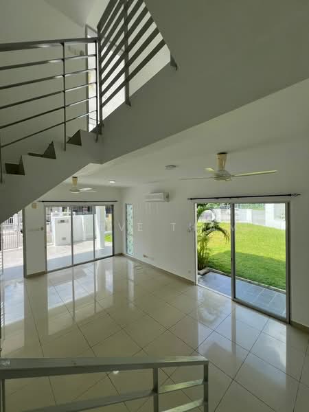 3-storey Terraced House for Sale in Seri Kembangan (Selangor) - Steve Tham - Living Room - PropertyGuru.com.my