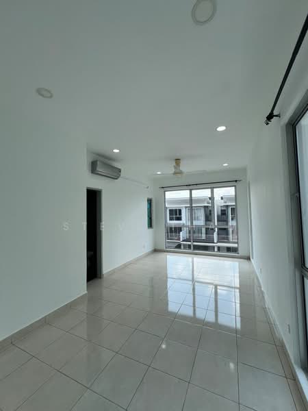 3-storey Terraced House for Sale in Seri Kembangan (Selangor) - Steve Tham - Living Room - PropertyGuru.com.my