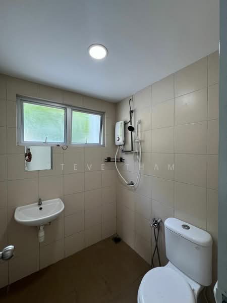 3-storey Terraced House for Sale in Seri Kembangan (Selangor) - Steve Tham - Bathroom - PropertyGuru.com.my