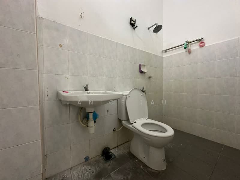 Rumah Teres 2 Tingkat untuk Dijual di Mahkota Cheras (Cheras) - Janice Lau - Bathroom - PropertyGuru.com.my