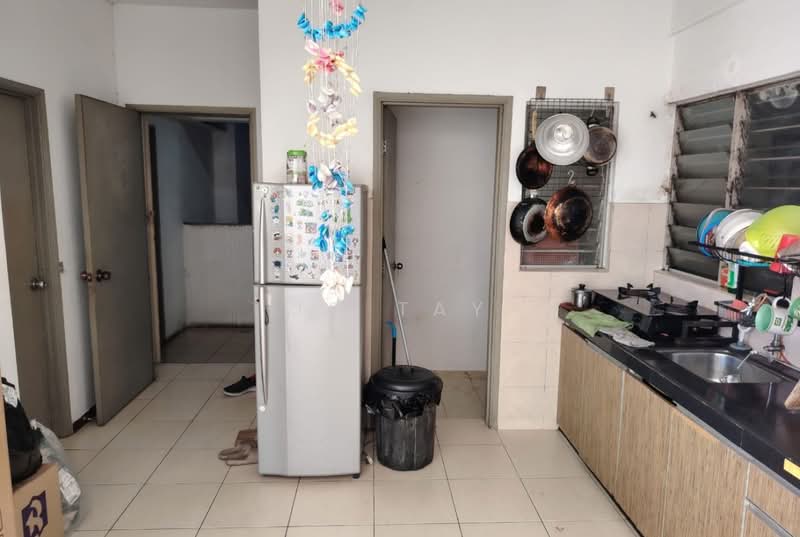 Condominium for Sale at Beverly 2 - JC Tay - Kitchen - PropertyGuru.com.my