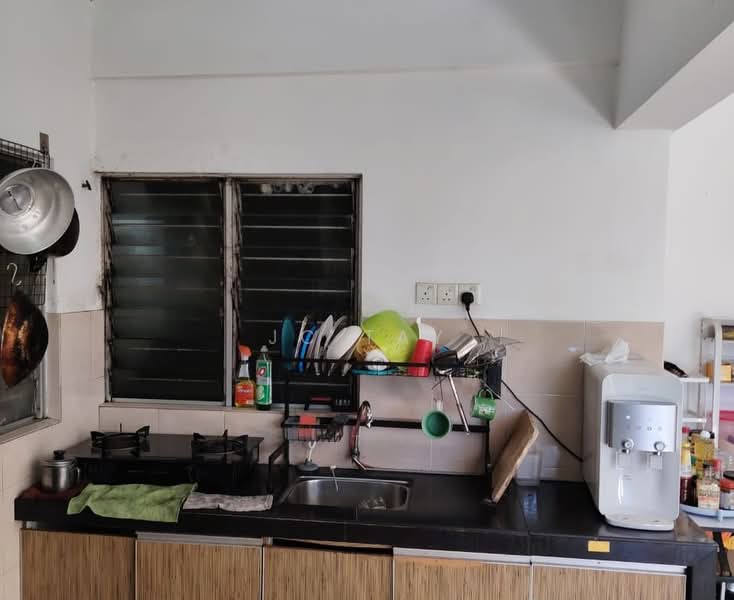 Condominium for Sale at Beverly 2 - JC Tay - Kitchen - PropertyGuru.com.my