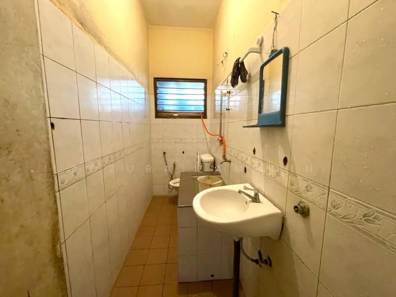2-storey Terraced House for Sale in Medan Damansara (Damansara Heights) - Adzura Zamedin - Bathroom - PropertyGuru.com.my