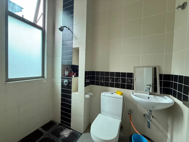 3-storey Terraced House for Sale in Puchong (Selangor) - Adrian Leong - Bathroom - PropertyGuru.com.my