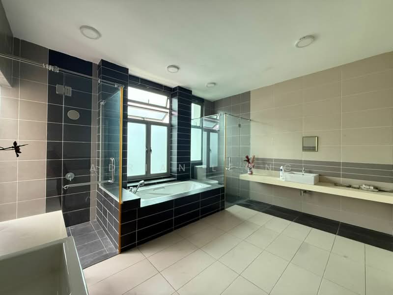 3-storey Terraced House for Sale in Puchong (Selangor) - Adrian Leong - Bathroom - PropertyGuru.com.my