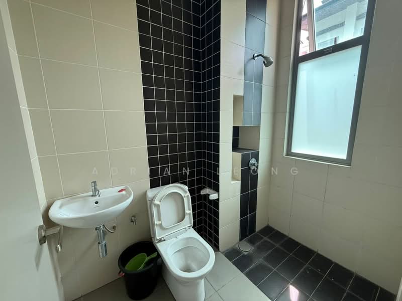 3-storey Terraced House for Sale in Puchong (Selangor) - Adrian Leong - Bathroom - PropertyGuru.com.my