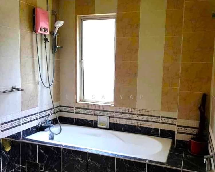 Semi-Detached House for Sale in Seri Aman Heights (Sungai Buloh) - Elisa Yap - Bathroom - PropertyGuru.com.my