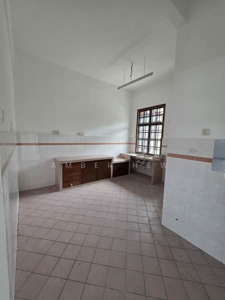 Rumah Teres 2 Tingkat untuk Dijual di Taman Dato' Chellam (Ulu Tiram) - Amber Hew - Kitchen - PropertyGuru.com.my