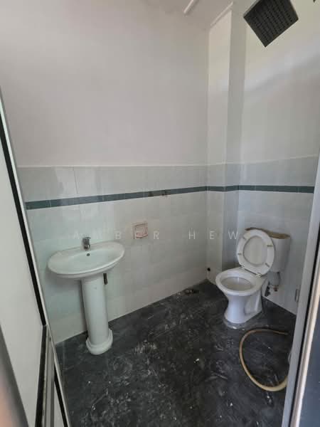 Rumah Teres 2 Tingkat untuk Dijual di Taman Dato' Chellam (Ulu Tiram) - Amber Hew - Bathroom - PropertyGuru.com.my