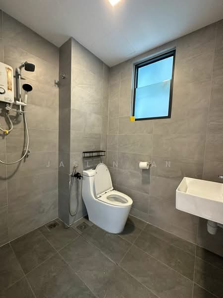 Service Residence for Sale at SUNSURIA FORUM SERVICED APARTMENT - Jaslyn Tan - Bathroom - PropertyGuru.com.my