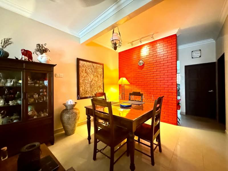2.5-storey Terraced House for Sale in Bukit Antarabangsa (Ulu Kelang) - Sam Jamal - Dining Room - PropertyGuru.com.my