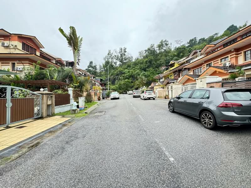 2.5-storey Terraced House for Sale in Bukit Antarabangsa (Ulu Kelang) - Sam Jamal - Exterior - PropertyGuru.com.my