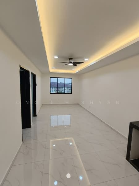 Rumah Flat untuk Dijual di Rumah Pangsa Sri Orkid (Ehsan Jaya) - Ong Lih Shyan - Living Room - PropertyGuru.com.my