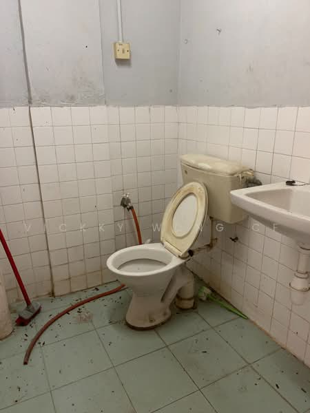 Shop for Rent in Taman Pandan Mewah (Pandan Indah) - Vickky Wong CF - Bathroom - PropertyGuru.com.my