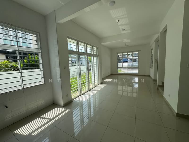 Rumah Berkembar untuk Dijual di Taman Ponderosa (Johor Bahru) - Ong Lih Shyan - Living Room - PropertyGuru.com.my
