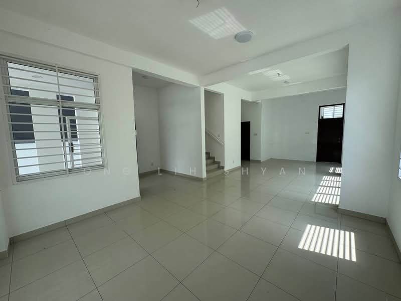 Rumah Berkembar untuk Dijual di Taman Ponderosa (Johor Bahru) - Ong Lih Shyan - Living Room - PropertyGuru.com.my