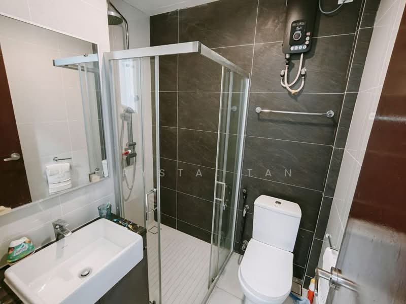 Kondominium untuk Dijual di Amberside @ Country Garden Danga Bay - Crystal Tan - Bathroom - PropertyGuru.com.my