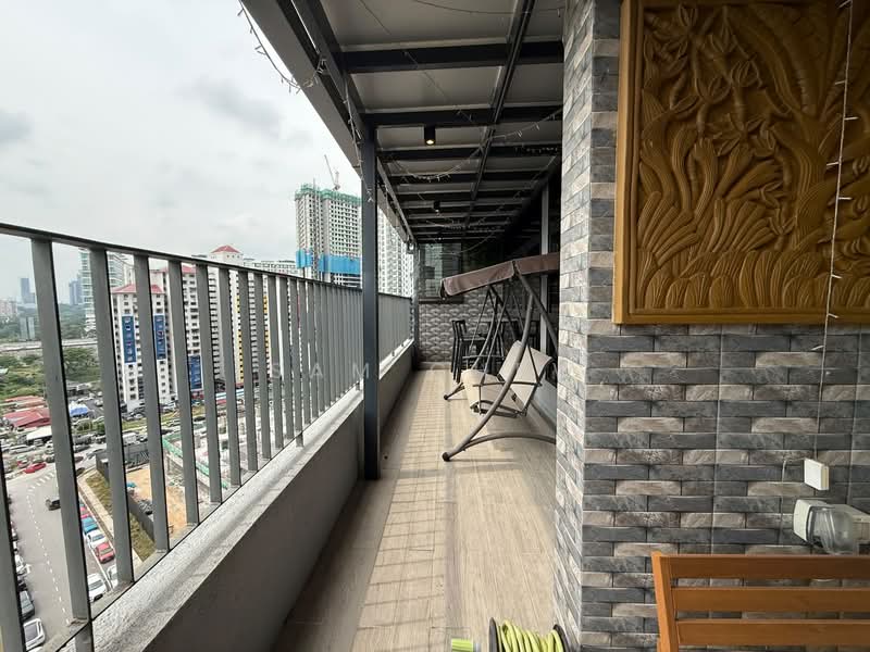 Servis Apartment untuk Dijual di Millerz Square Serviced Residence - Sam Chew - Balcony - PropertyGuru.com.my