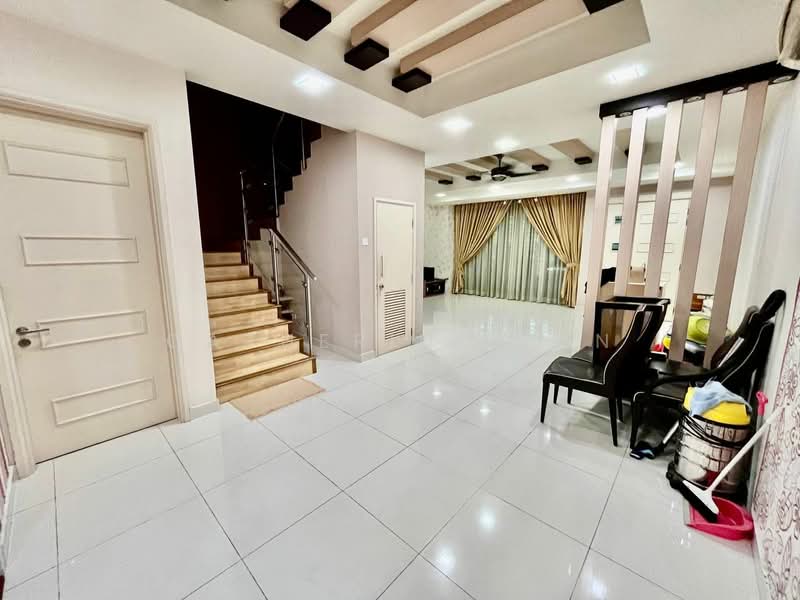 Rumah Teres 2.5 Tingkat untuk Dijual di Putra Heights (Subang Jaya) - Catherine Tan - Entrance - PropertyGuru.com.my