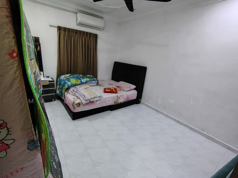 Rumah Teres 1 Tingkat untuk Dijual di Taman Universiti (Sri Gading) - Mandy Goh Siew Li - Bedroom - PropertyGuru.com.my