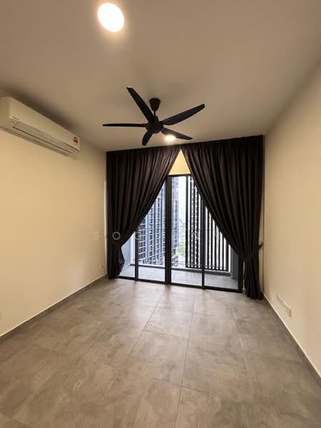 Servis Apartment untuk Dijual di Millerz Square Serviced Residence - Soo Ann - Balcony - PropertyGuru.com.my