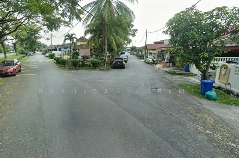 1-storey Terraced House for Sale in Seksyen 28, Taman Alam Megah (Shah Alam) - Rashidah Juremi - Exterior - PropertyGuru.com.my