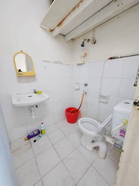 Apartment for Sale at Taman Ehsan Jaya - Chuan Hong Kee - Bathroom - PropertyGuru.com.my