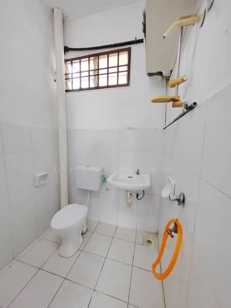 Pangsapuri untuk Dijual di Taman Ehsan Jaya - Dylan Tan - Bathroom - PropertyGuru.com.my