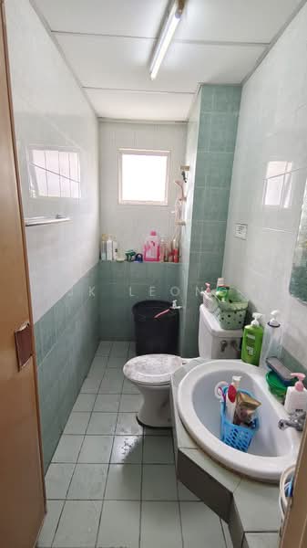Kondominium untuk Dijual di Desaria Villa - JK Leong - Bathroom - PropertyGuru.com.my