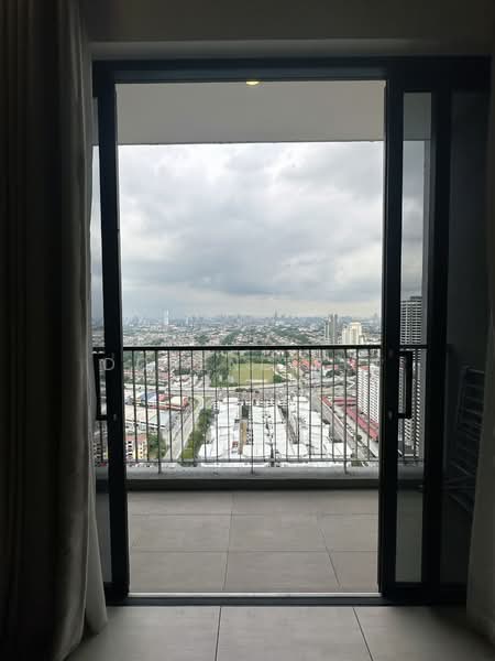 Servis Apartment untuk Disewa di The Arcuz - Dorene Pui - Balcony - PropertyGuru.com.my