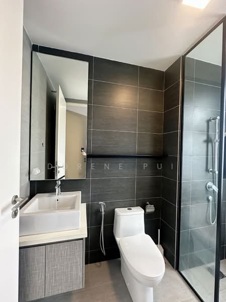 Servis Apartment untuk Disewa di The Arcuz - Dorene Pui - Master bathroom - PropertyGuru.com.my