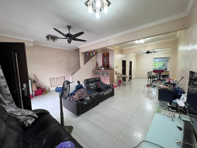 2.5-storey Terraced House for Sale in Taman Seri Orkid (Skudai) - Siew Hui - Living Room - PropertyGuru.com.my