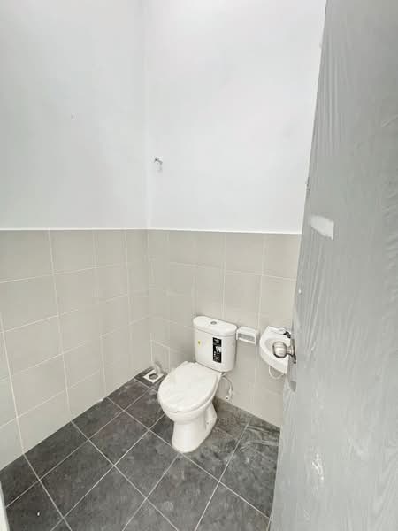 2-storey Terraced House for Rent in Johor Bahru (Johor) - Dylan Tan - Bathroom - PropertyGuru.com.my