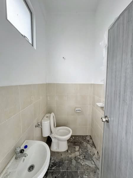 2-storey Terraced House for Rent in Johor Bahru (Johor) - Dylan Tan - Bathroom - PropertyGuru.com.my