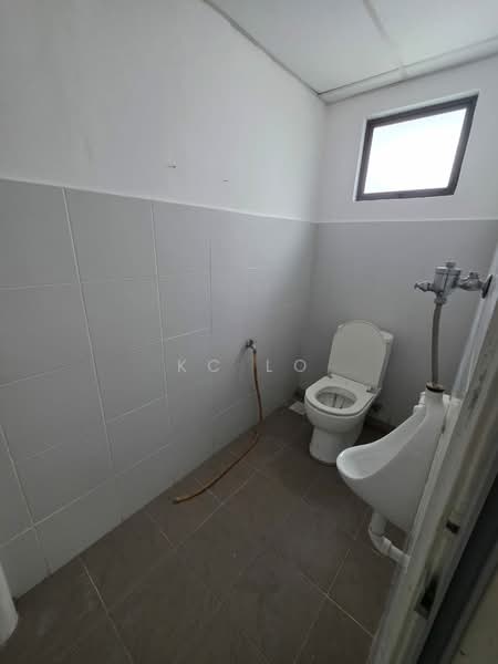Kilang untuk Disewa di Senawang (Negeri Sembilan) - KC Lo - Bathroom - PropertyGuru.com.my