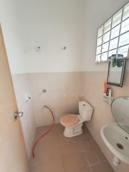 Rumah Teres 2 Tingkat untuk Dijual di TAMAN PUCHONG UTAMA (Puchong) - Roy Kong - Bathroom - PropertyGuru.com.my