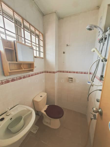 Rumah Teres 2 Tingkat untuk Dijual di TAMAN PUCHONG UTAMA (Puchong) - Roy Kong - Bathroom - PropertyGuru.com.my