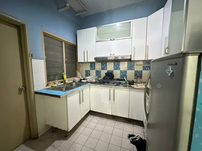 Pangsapuri untuk Dijual di Jalil Damai Apartments - Clarence Chong - Kitchen - PropertyGuru.com.my