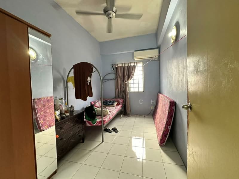 Pangsapuri untuk Dijual di Jalil Damai Apartments - Clarence Chong - Bedroom - PropertyGuru.com.my