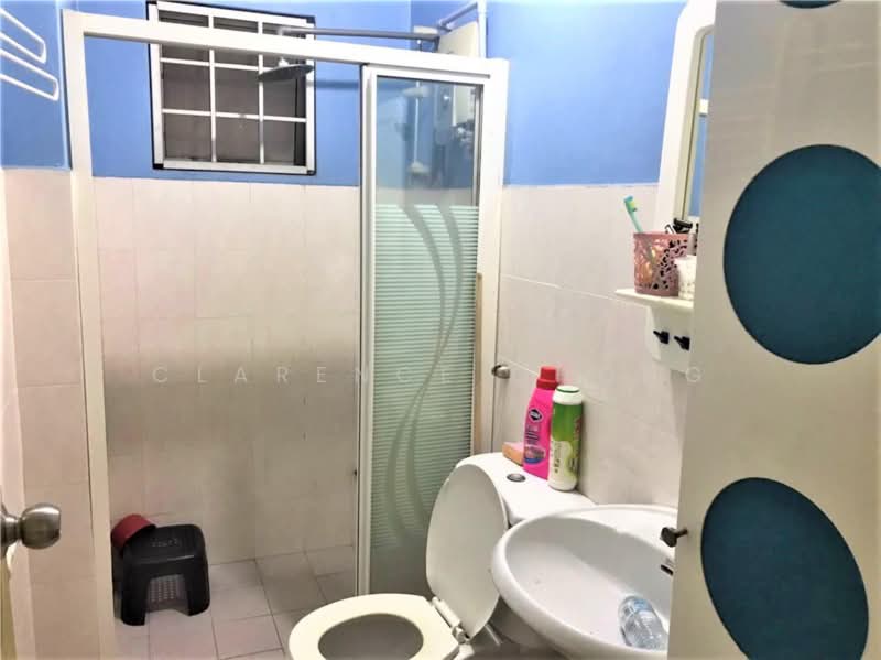 Pangsapuri untuk Dijual di Jalil Damai Apartments - Clarence Chong - Bathroom - PropertyGuru.com.my