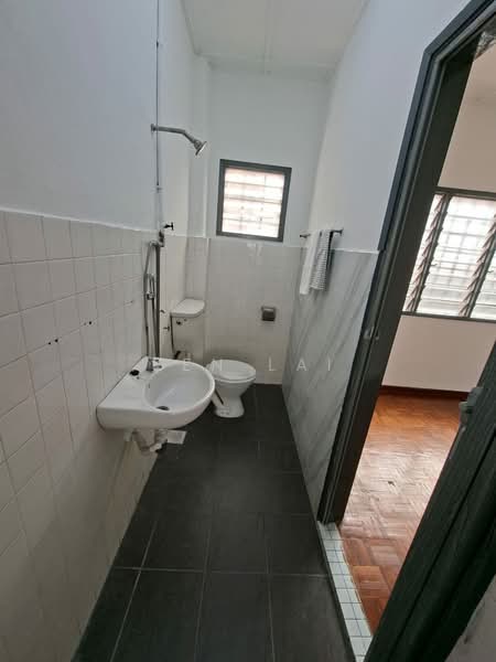 2-storey Terraced House for Sale in Batu Caves (Selangor) - Ken Lai - Bathroom - PropertyGuru.com.my