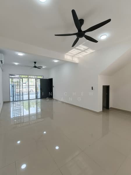 Rumah Teres 2 Tingkat untuk Disewa di Johor Bahru (Johor) - Sin Chew Siang - Living Room - PropertyGuru.com.my