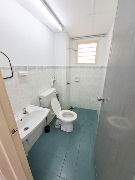 Apartment for Rent at Sri Pinang Apartment - Remy Lim - Bathroom - PropertyGuru.com.my