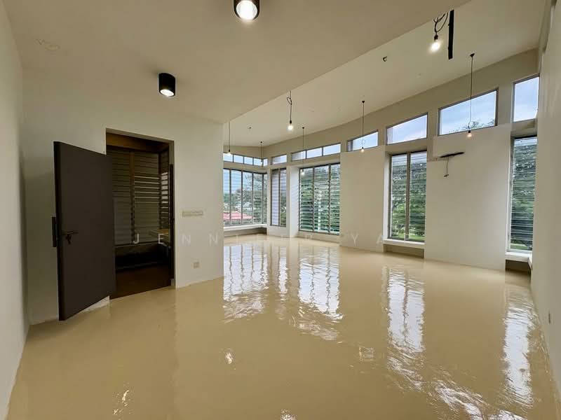 Commercial Bungalow for Rent in Seksyen 1 (Petaling Jaya) - Jennifer Yap - Master bedroom - PropertyGuru.com.my