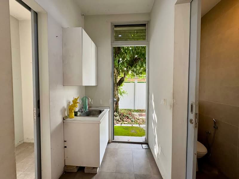 Commercial Bungalow for Rent in Seksyen 1 (Petaling Jaya) - Jennifer Yap - laundry area, utility and bathroom - PropertyGuru.com.my