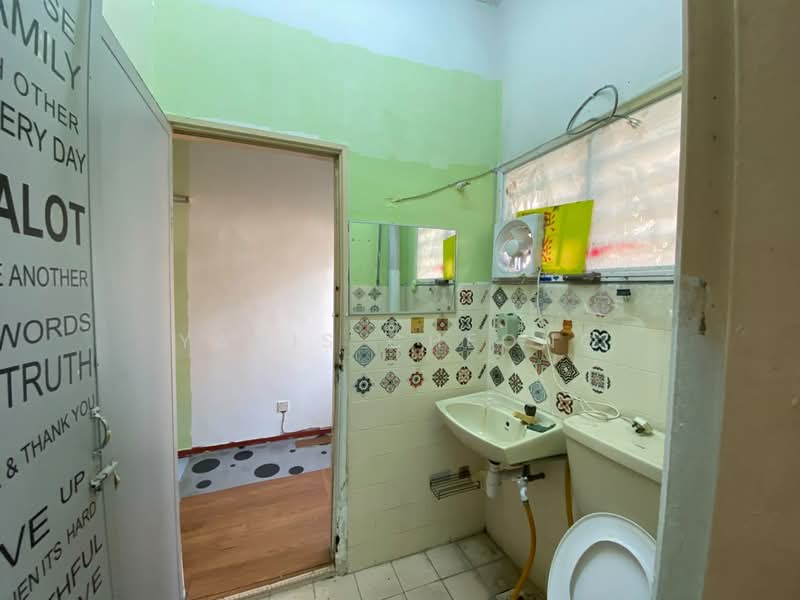 Rumah Teres 2 Tingkat untuk Dijual di Taman Selayang Utama (Selayang) - Yanis Cheong - Bathroom - PropertyGuru.com.my
