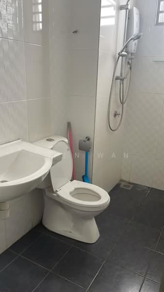 Kondominium untuk Dijual di 228 Kondominium - Helen Wan - Bathroom - PropertyGuru.com.my