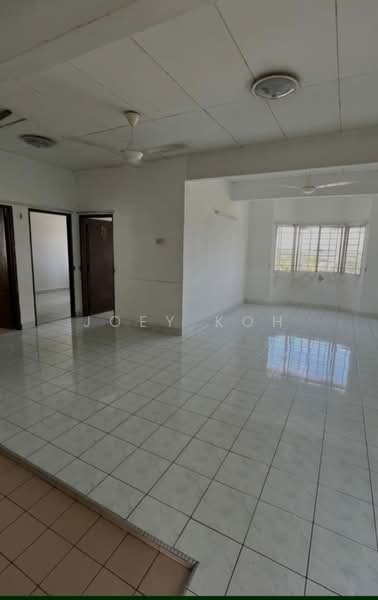 Pangsapuri untuk Dijual di Pangsapuri Mutiara Subang - Joey Koh - Living Room - PropertyGuru.com.my