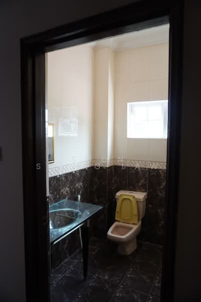 Rumah Banglo untuk Disewa di Country Heights (Kajang) - Soon Sheng Law - Bathroom - PropertyGuru.com.my